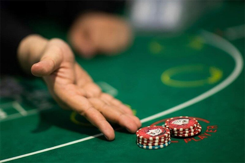 ky thuat canh bai baccarat 3 Canh bài Baccarat từ cao thủ không theo kiểu gấp thếp